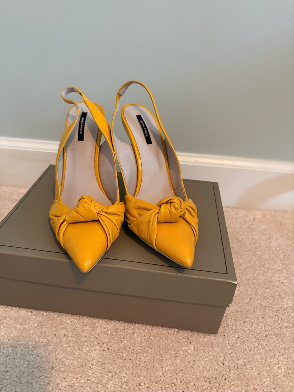 Ann Taylor Mustard Yellow Knotted Pointed Slingback Heels